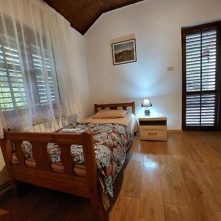 Holiday Home Milanovic 采蒂涅 外观 照片