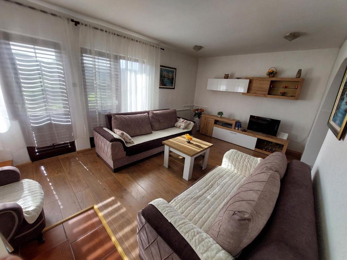 Holiday Home Milanovic 采蒂涅 外观 照片
