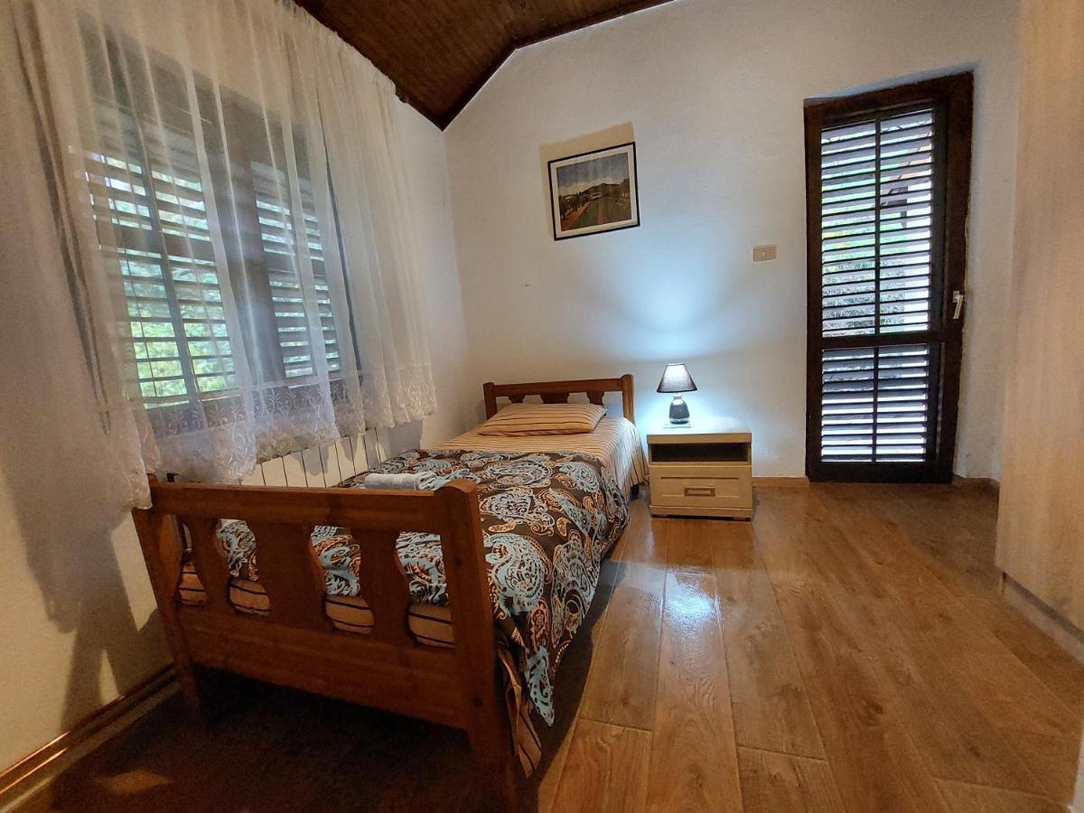 Holiday Home Milanovic 采蒂涅 外观 照片